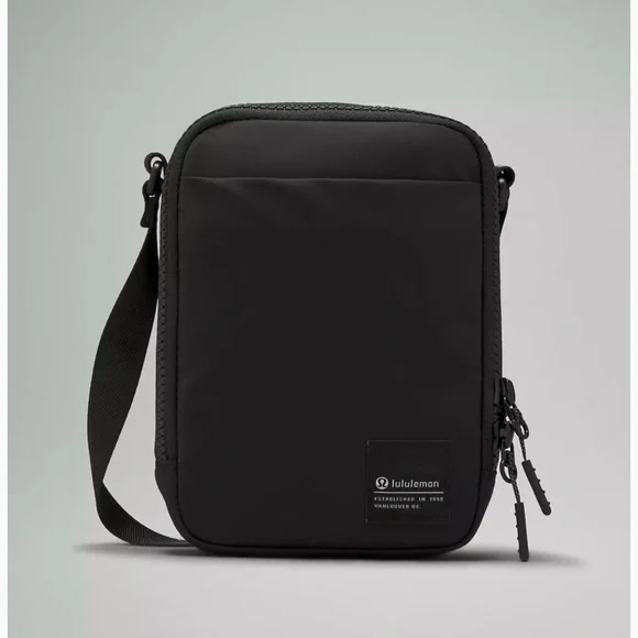 Lululemon Easy Access Crossbody Bag 1.5L - Picture 2 of 6